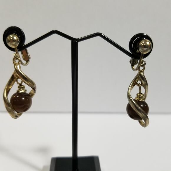 one inch clip on gold tone dangle brown cats eye earrings - Picture 7 of 9